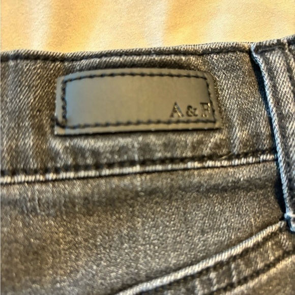 Abercrombie and Fitch bundle of two shorts, high-rise shorts size 00 - Picture 4 of 9